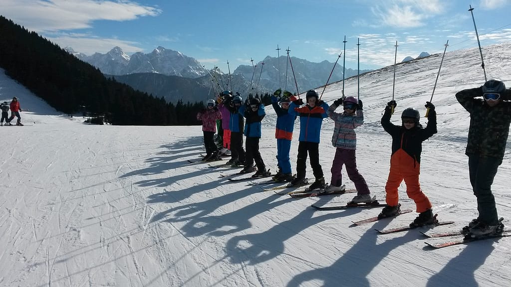 how to teach kids to ski, group