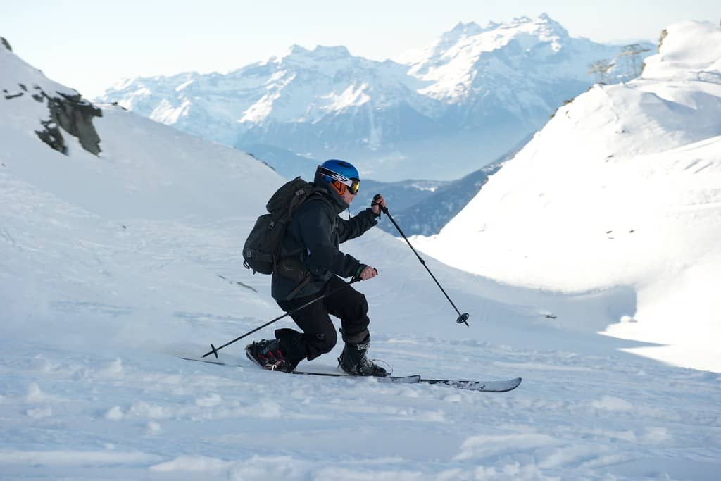 what is telemark skiing